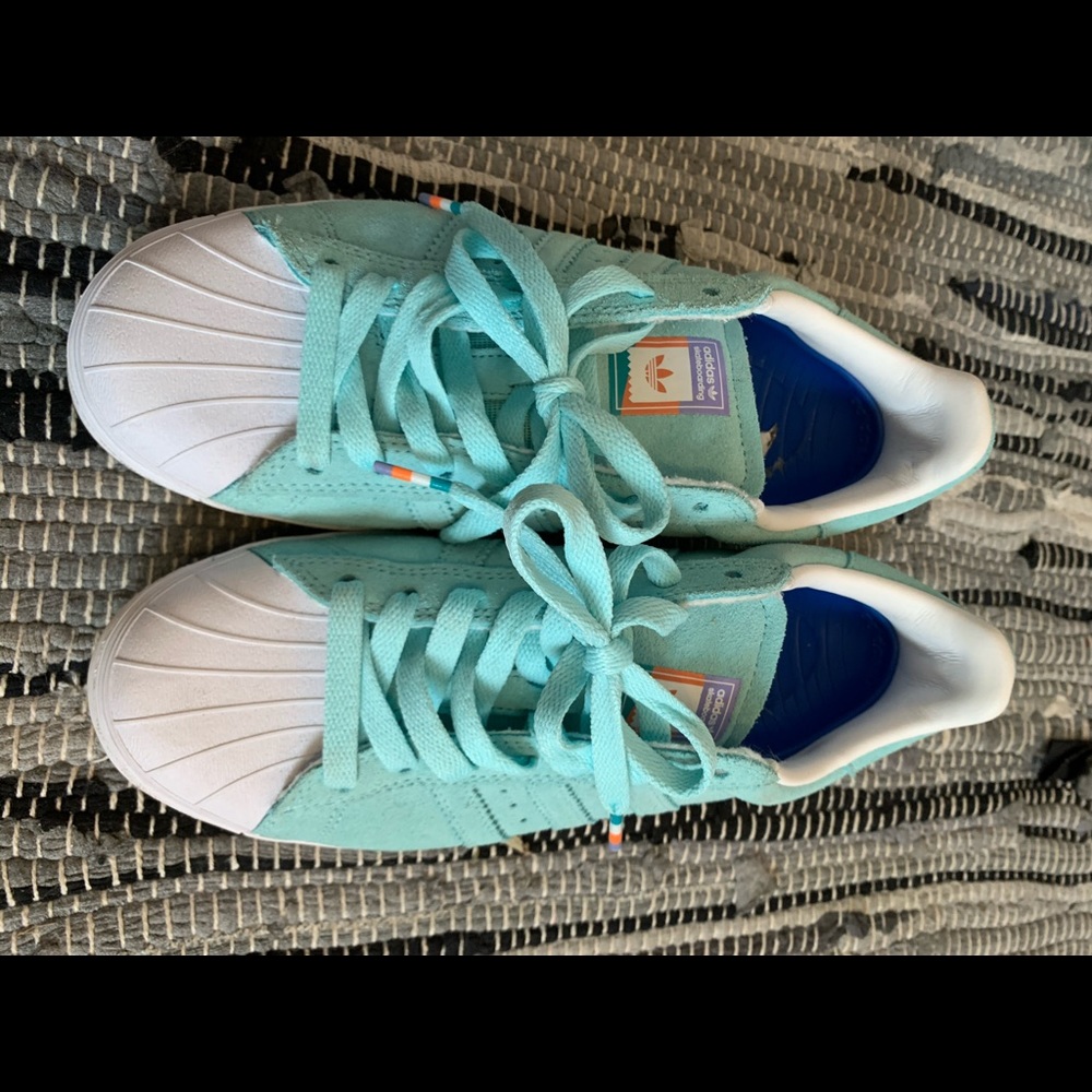 BRAND NEW unisex sneakers